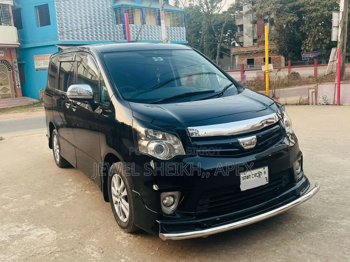 Toyota Noah Si 2011