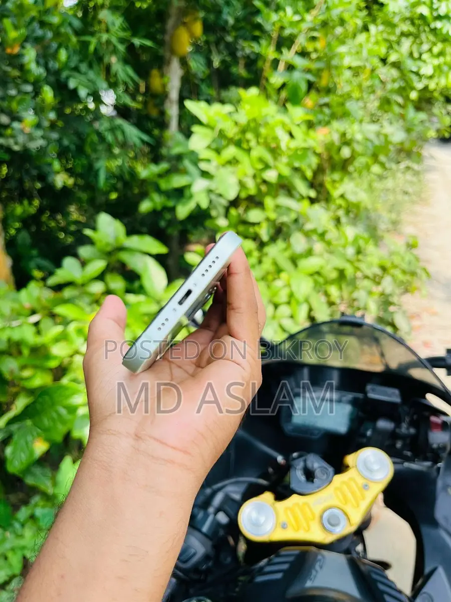 Apple iPhone 12 . (Used)