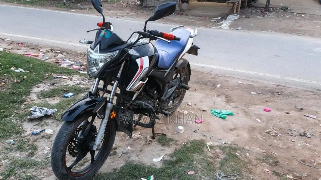 Bajaj CT 100 . 2026