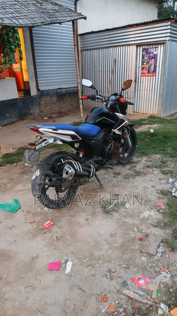 Bajaj CT 100 . 2026