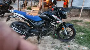 Bajaj CT 100 . 2026