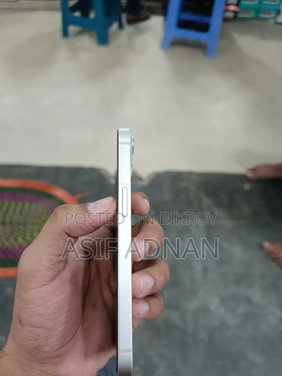 Apple iPhone 13 (Used)