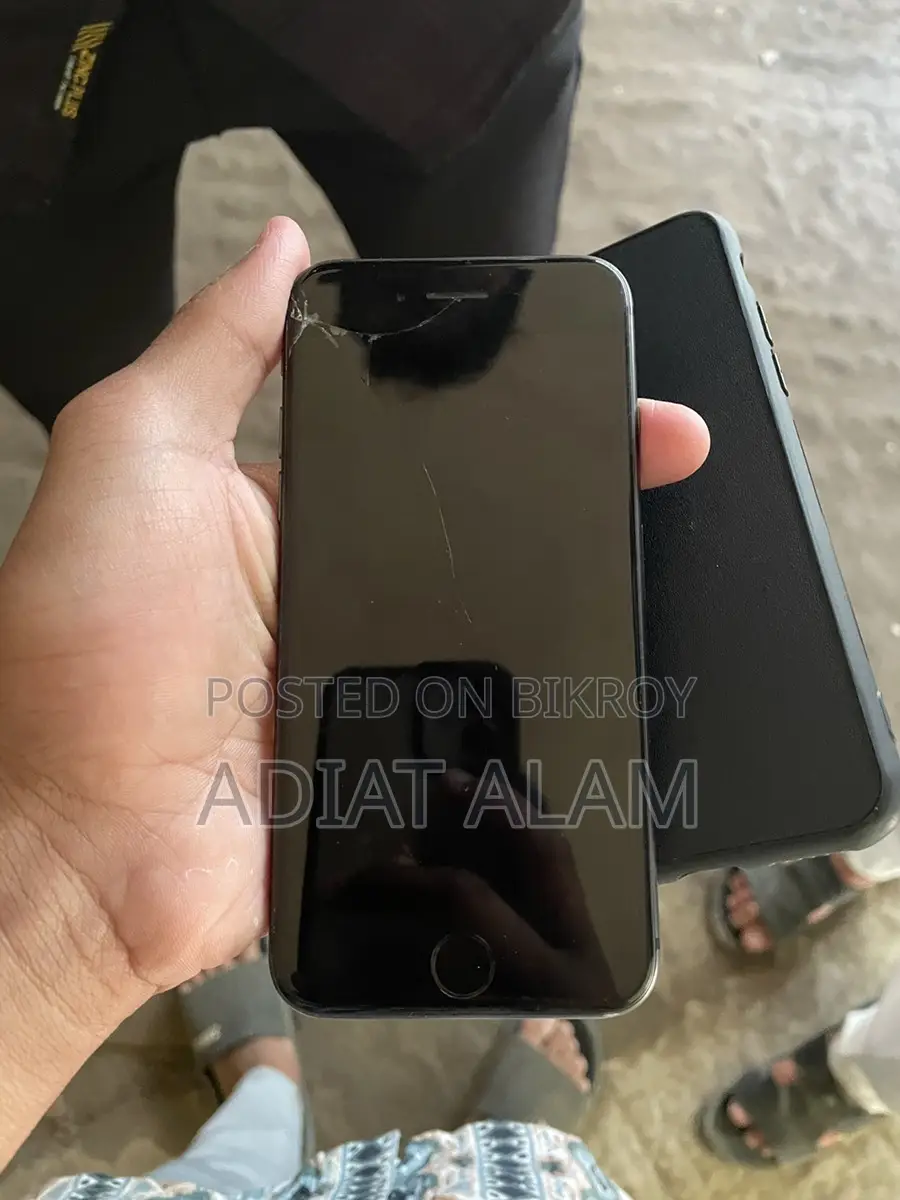 Apple iPhone 8 . (Used)