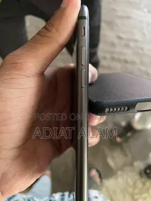 Apple iPhone 8 . (Used)