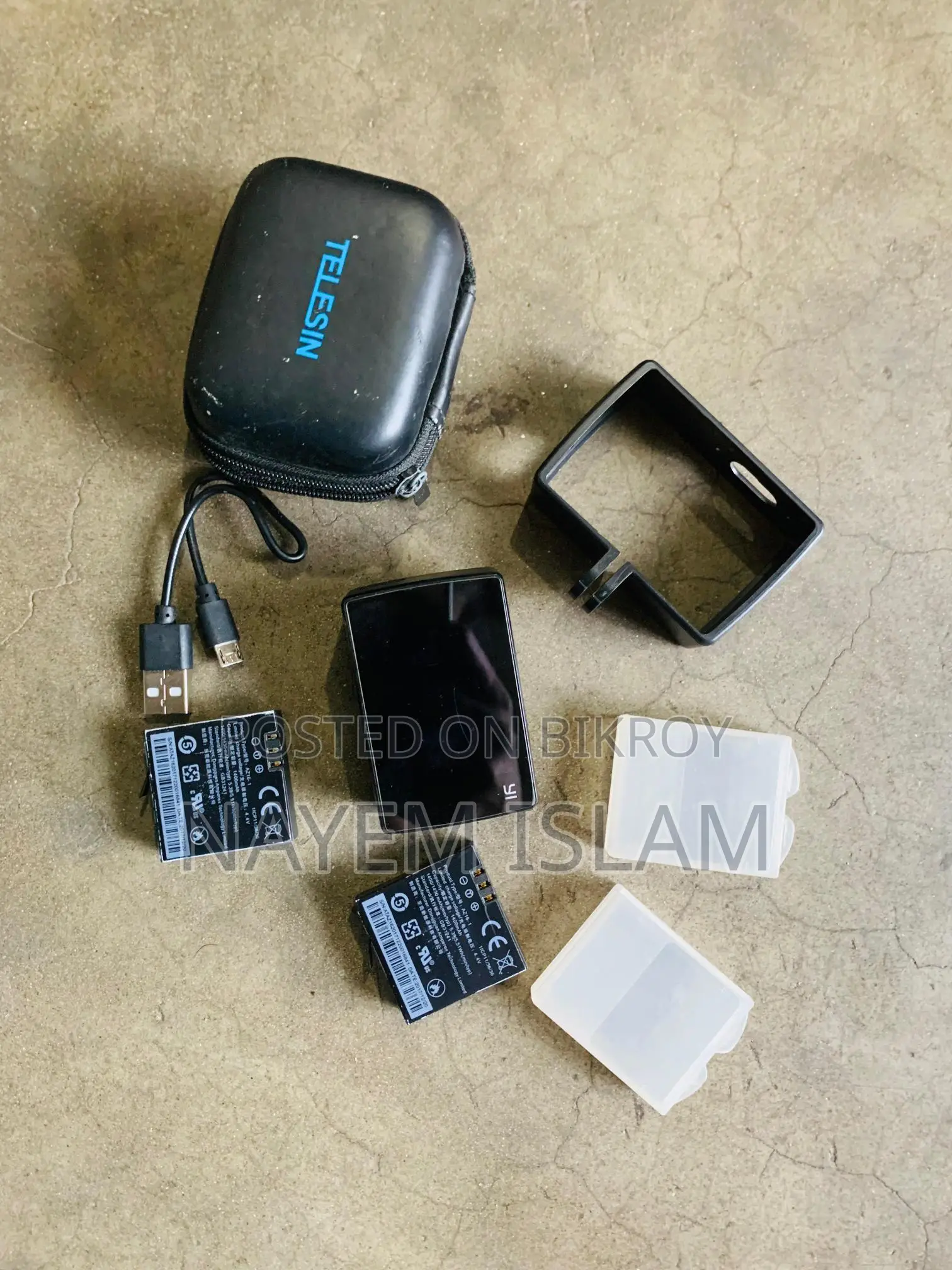 Model: YI Lite Action Camera Acssesoris: 2 Battary,Case ,