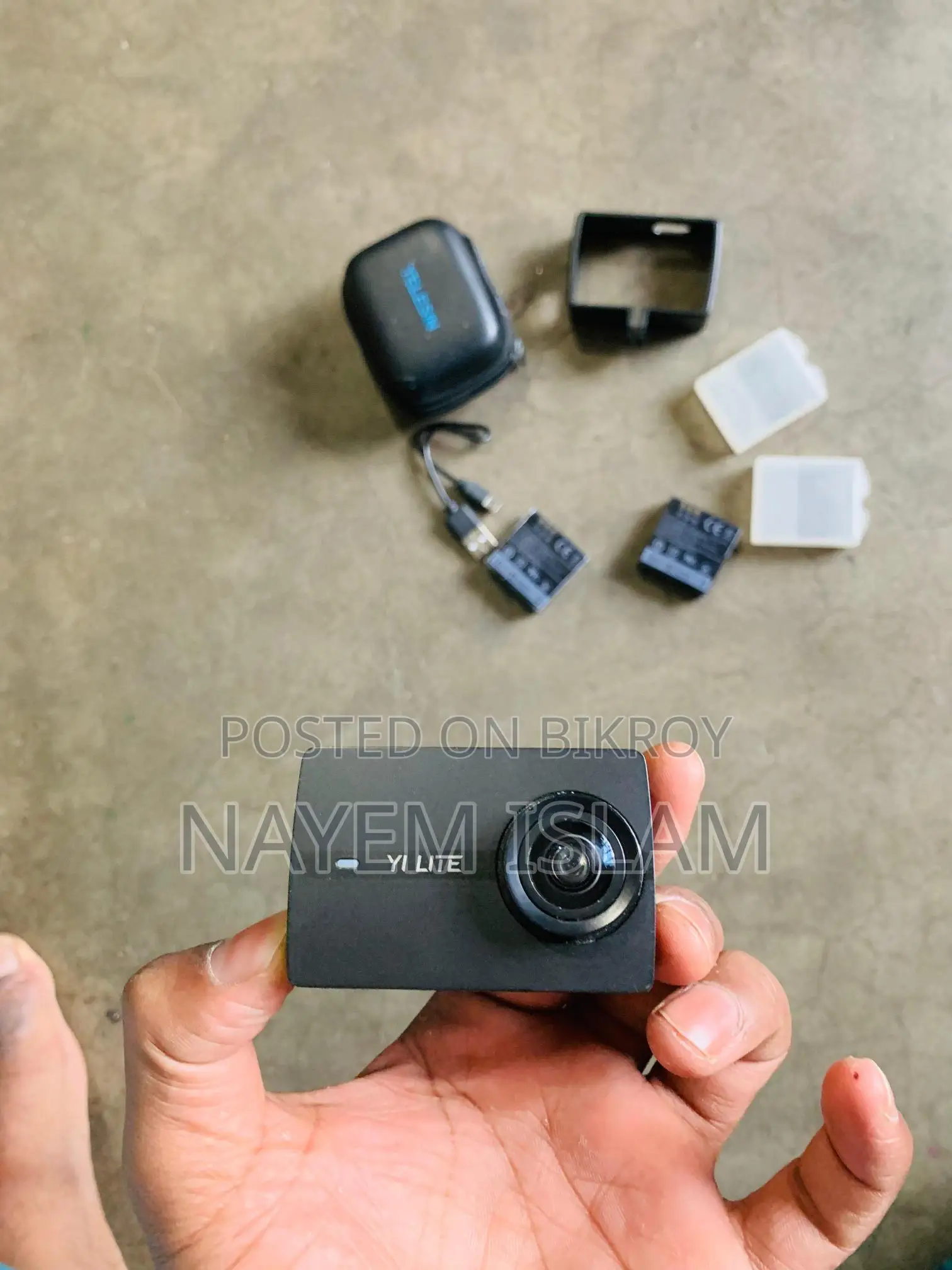 Model: YI Lite Action Camera Acssesoris: 2 Battary,Case ,