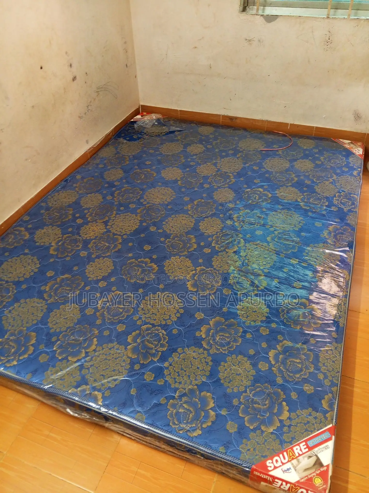Mattress 5/7 feet. Looks like new.