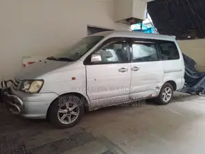 Toyota TownAce Noah 2000