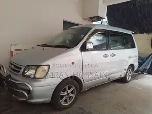 Toyota TownAce Noah 2000
