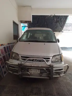 Toyota TownAce Noah 2000