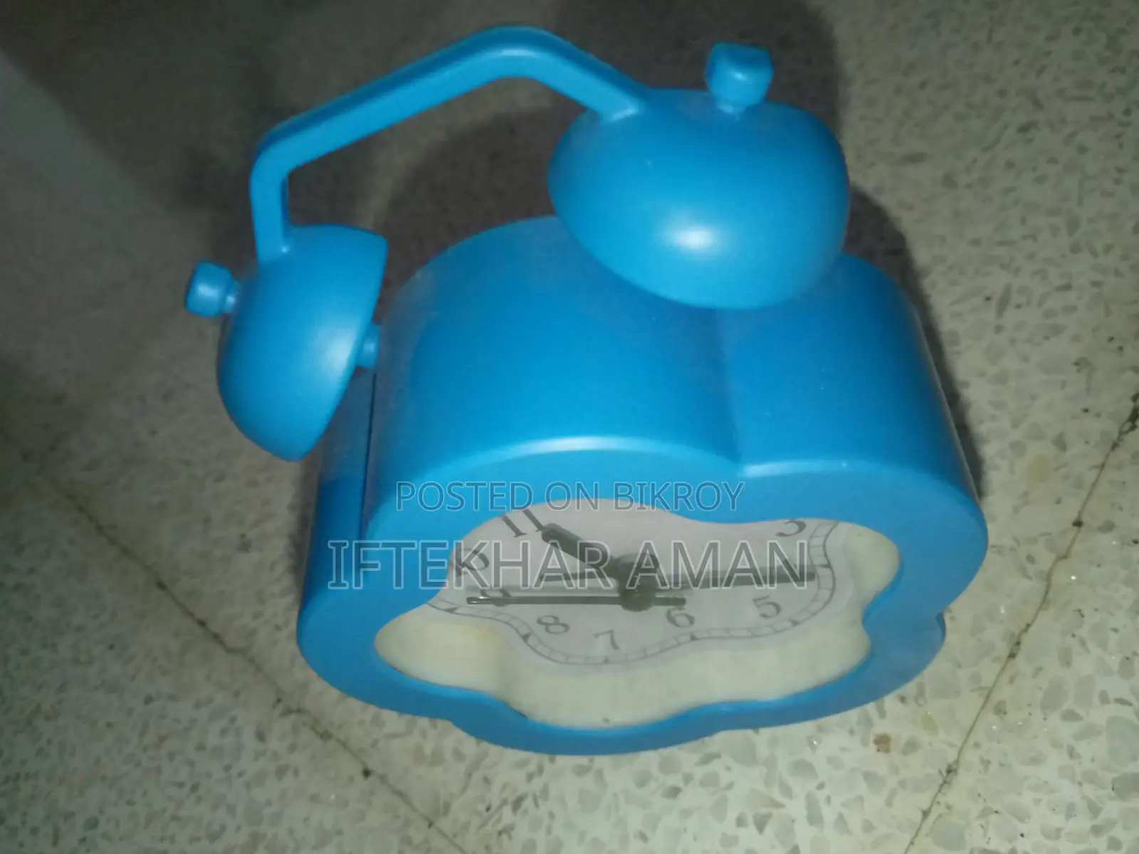 Small clock color blue