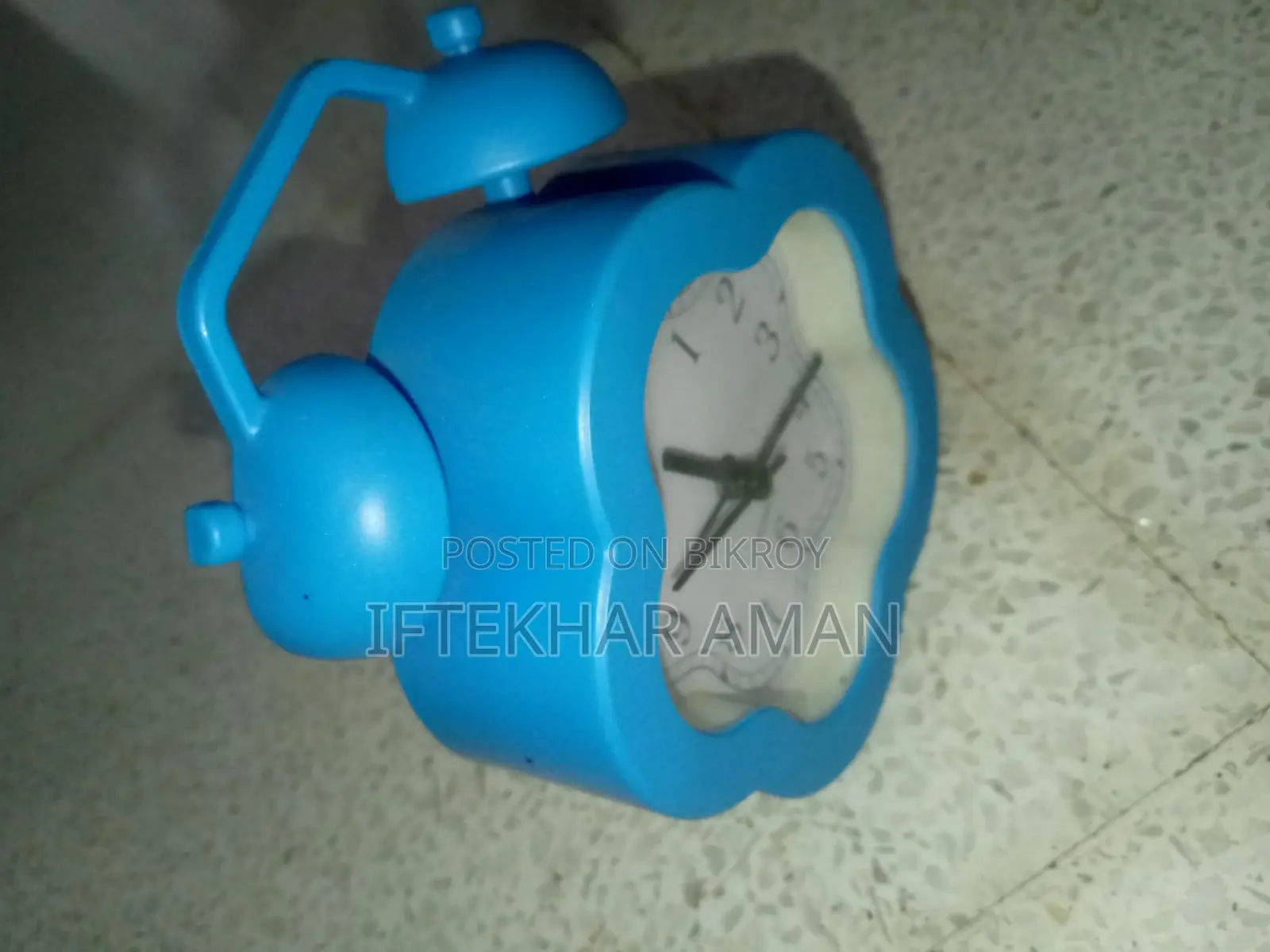 Small clock color blue