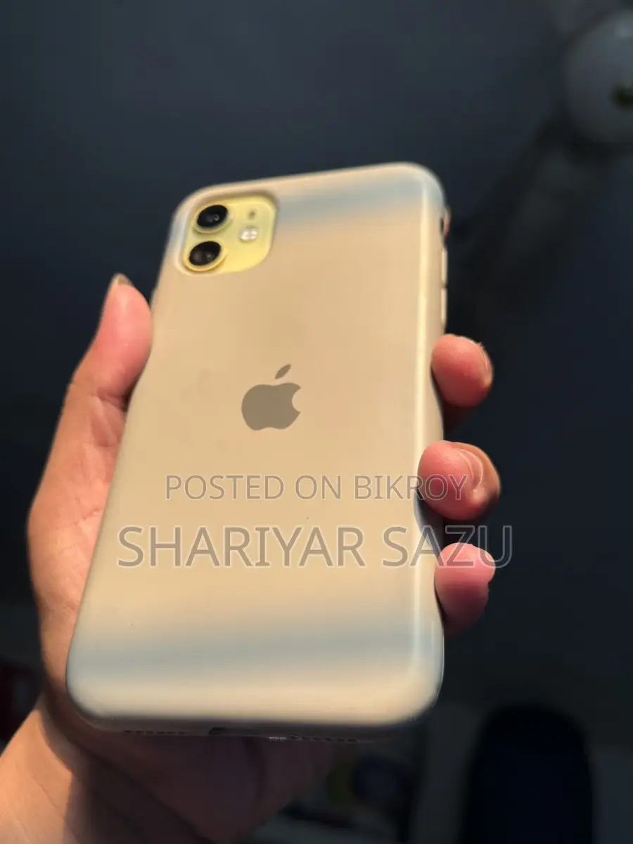 Apple iPhone 11 . (Used)