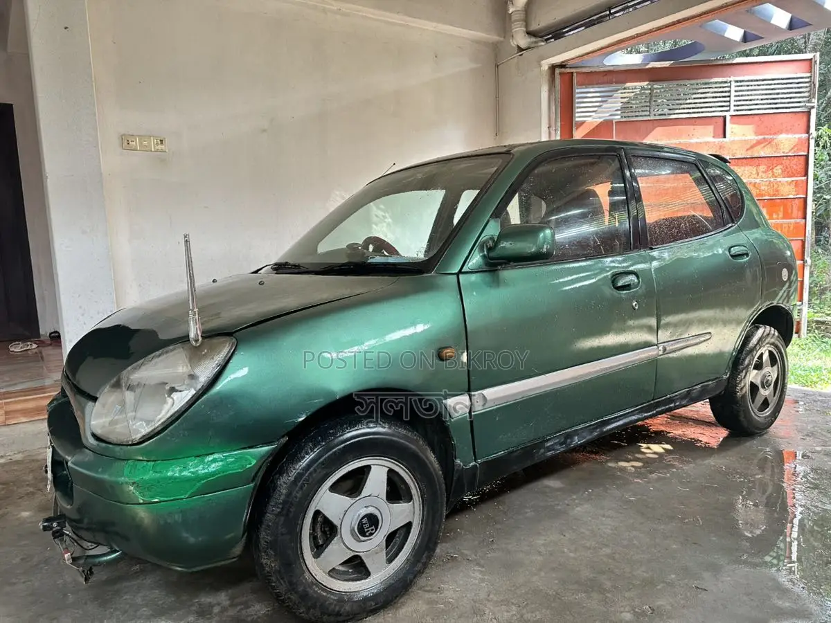 Toyota Duet 2000