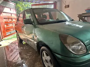 Toyota Duet 2000