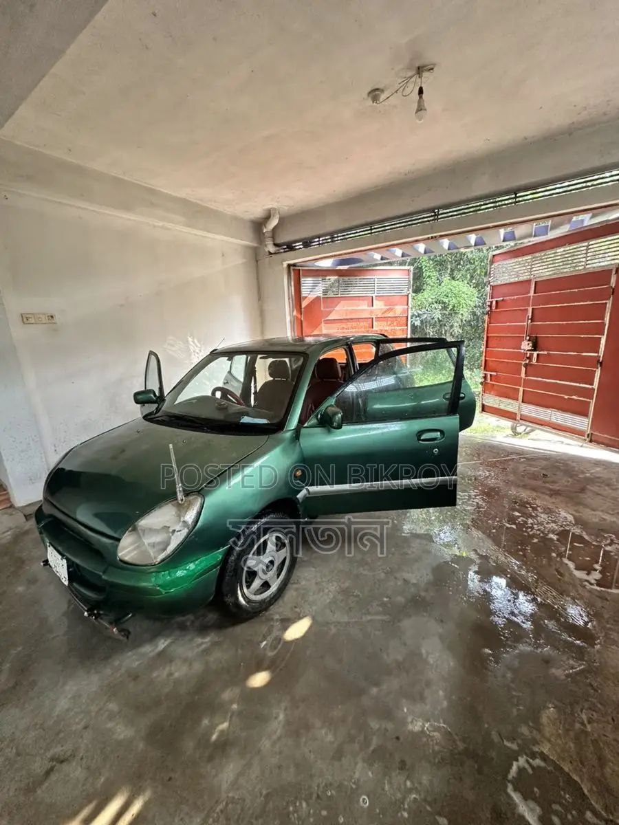 Toyota Duet 2000
