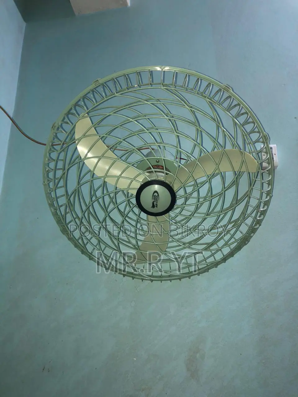 বড় সাইজের নেট ফ্যান বিক্রি হবে।