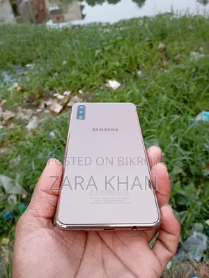 Samsung Galaxy A7 . (Used)