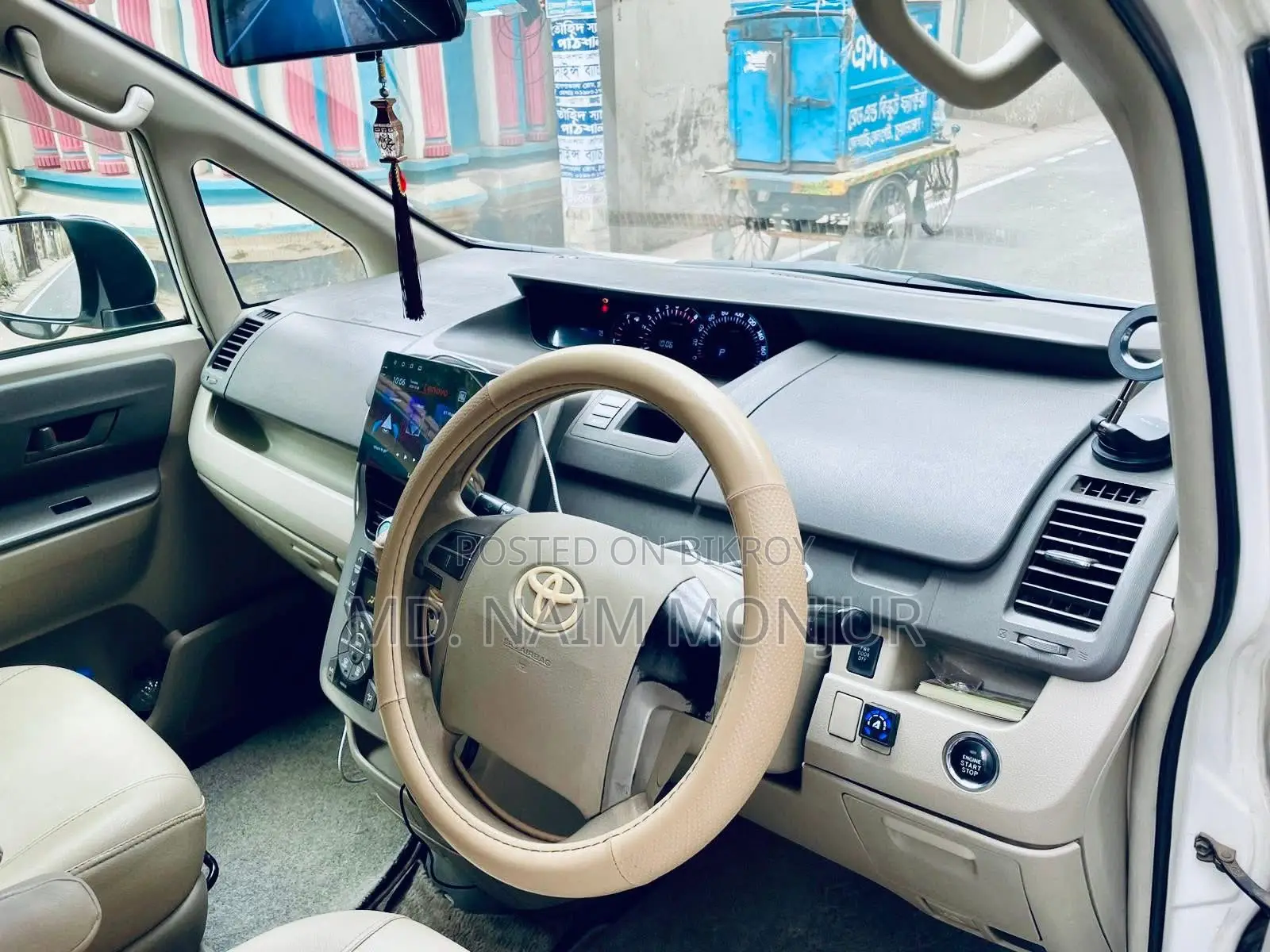 Toyota Noah 2010