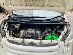 Toyota Noah 2010