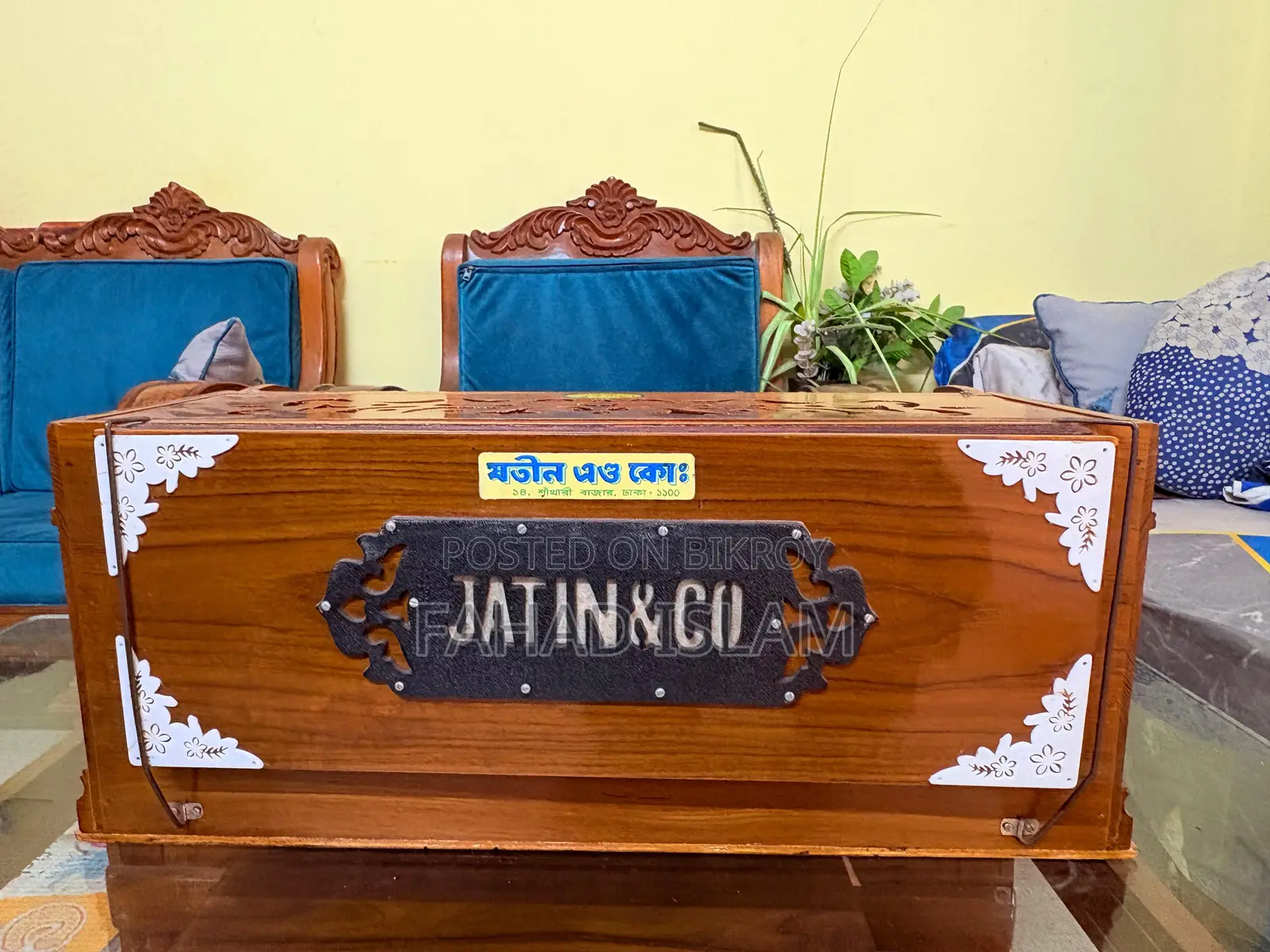 Harmonium Up for Sell