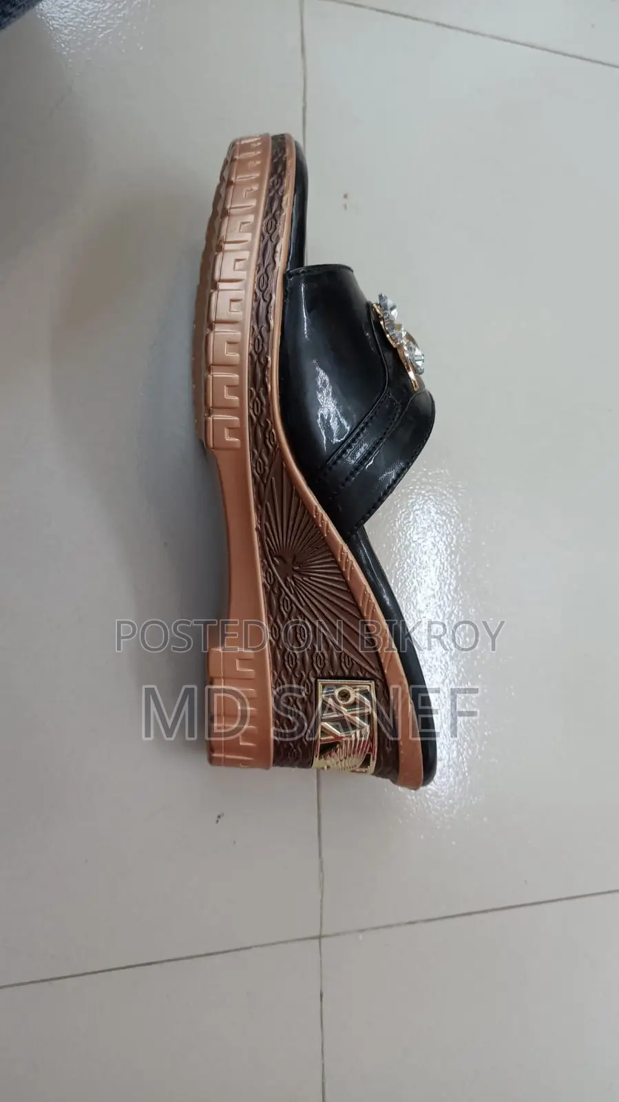 টপ লাইফস্টাইল লেডিস সেমি হিল জুতা