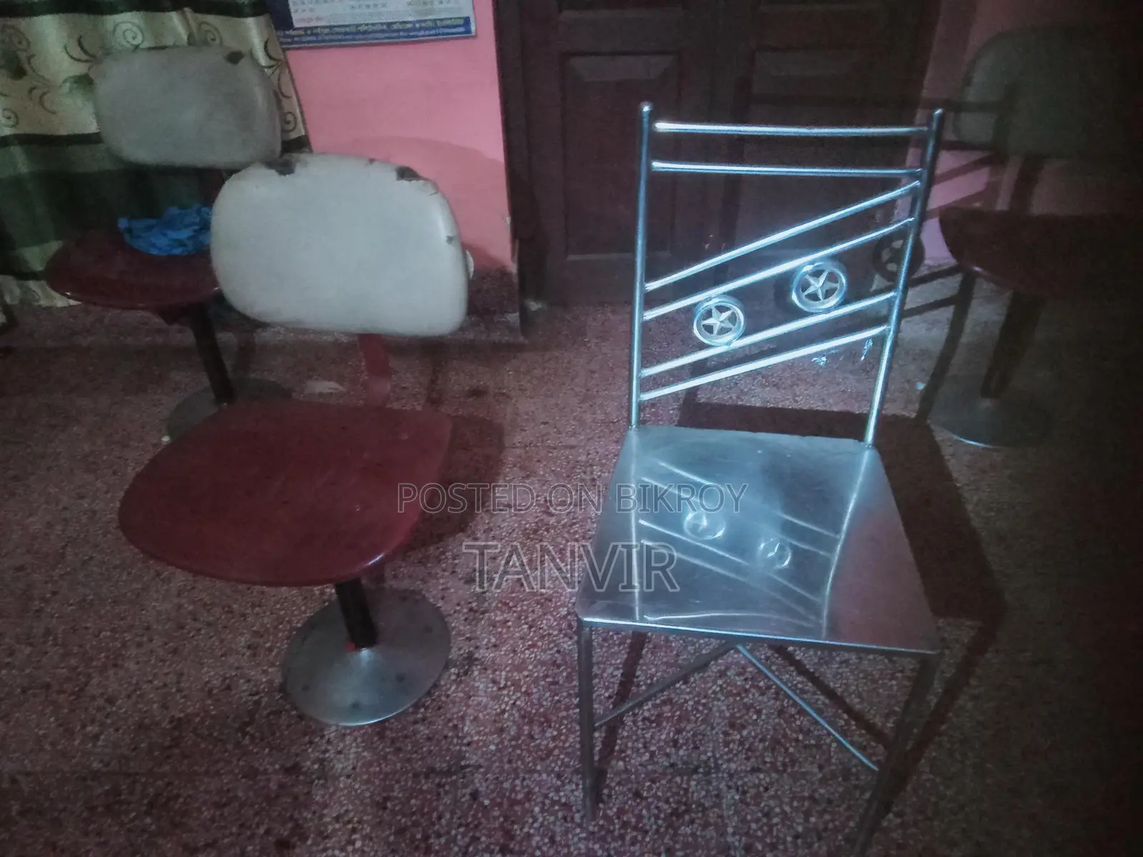 এস স্টিলের চেয়ার