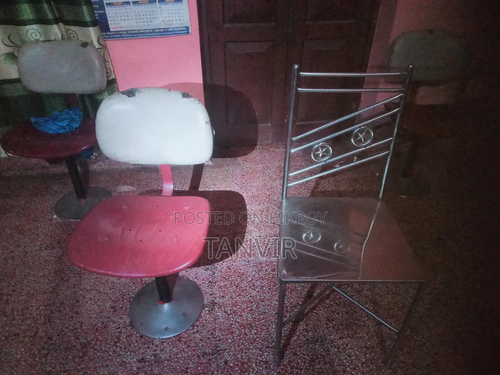 এস স্টিলের চেয়ার