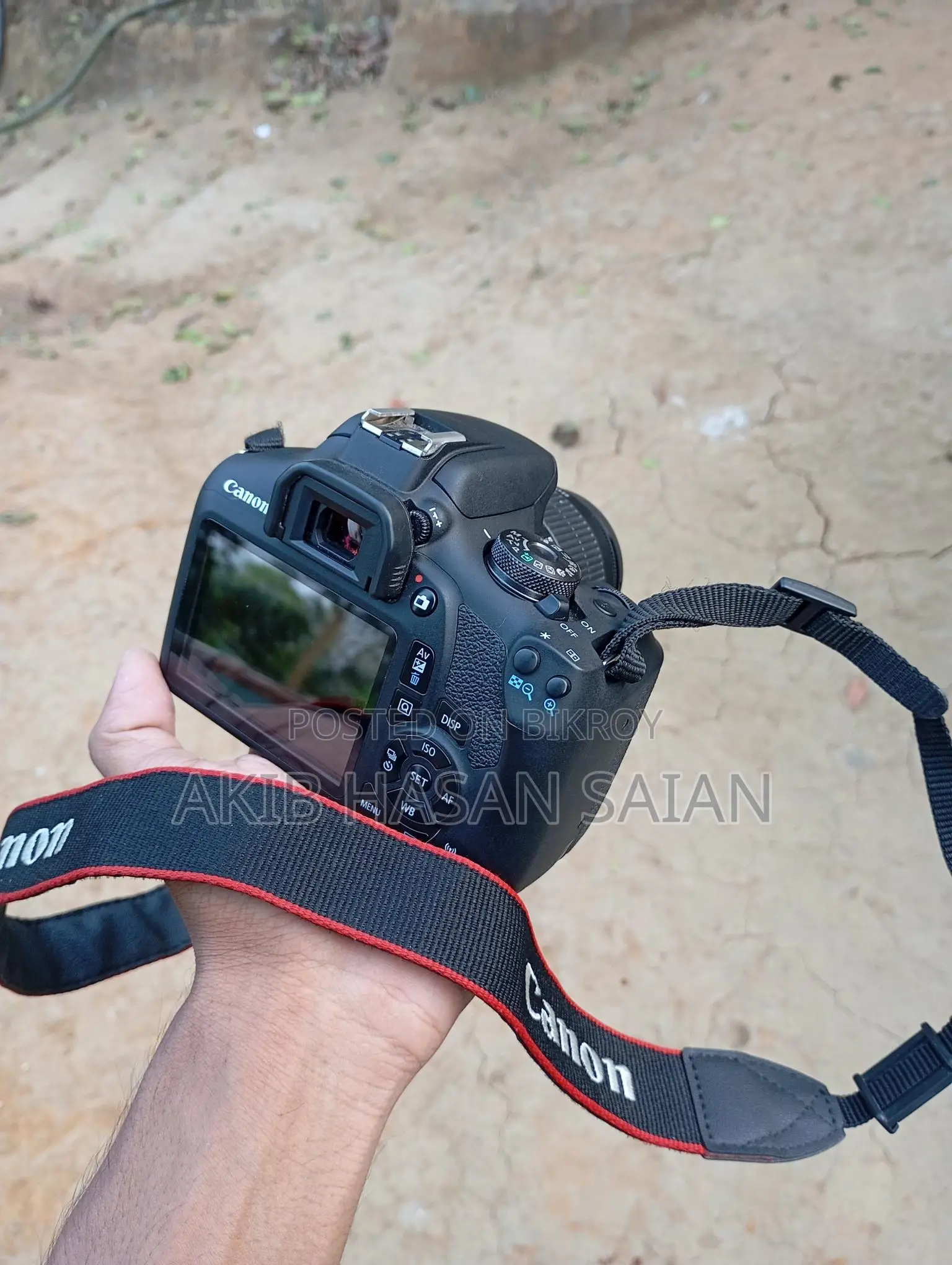 Canon EOS 2000D
