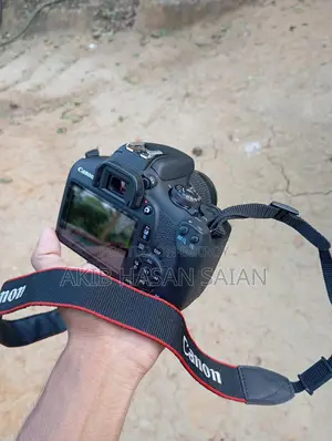 Canon EOS 2000D
