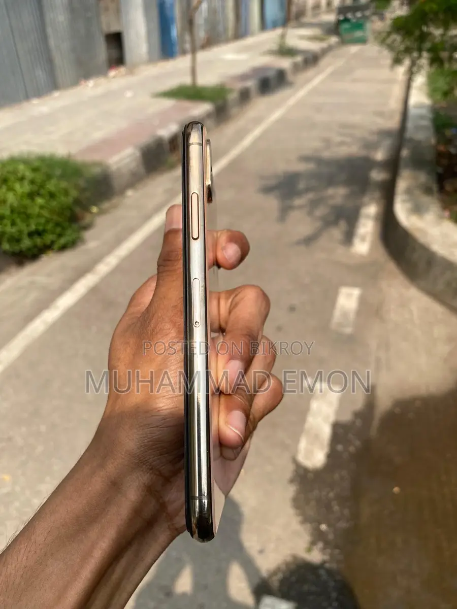 Apple iPhone XS (Used)