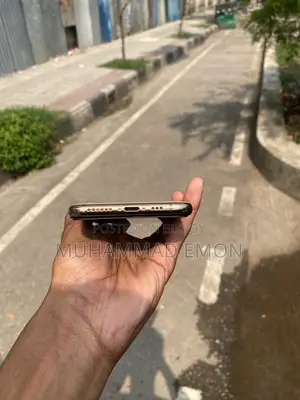 Apple iPhone XS (Used)