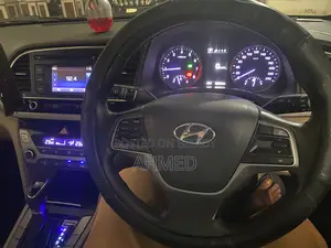 Hyundai Elantra fully loaded 2017