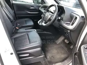 Toyota Noah SZ Leg Rest 2023