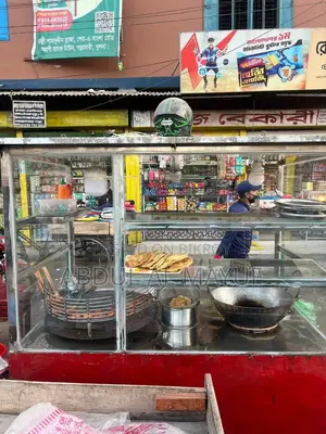 একটি ফুড কার্টের মিনি চাইনিজ দোকান