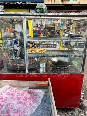 একটি ফুড কার্টের মিনি চাইনিজ দোকান
