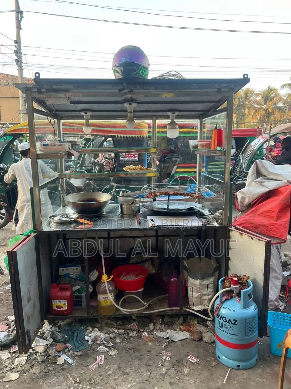 একটি ফুড কার্টের মিনি চাইনিজ দোকান