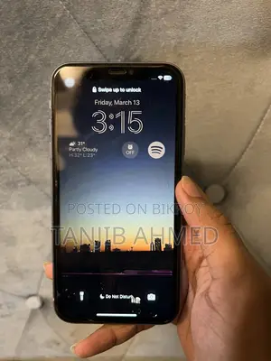 Apple iPhone 11 64gb (Used)