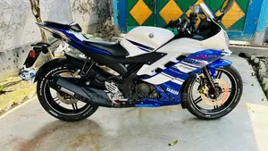 Yamaha R15 V2 . 2017