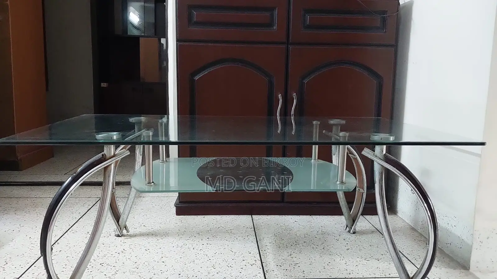 টি টেবিল