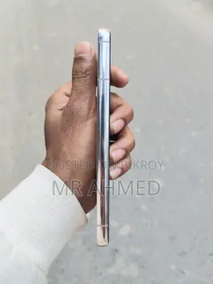 Samsung Galaxy S22 . (Used)