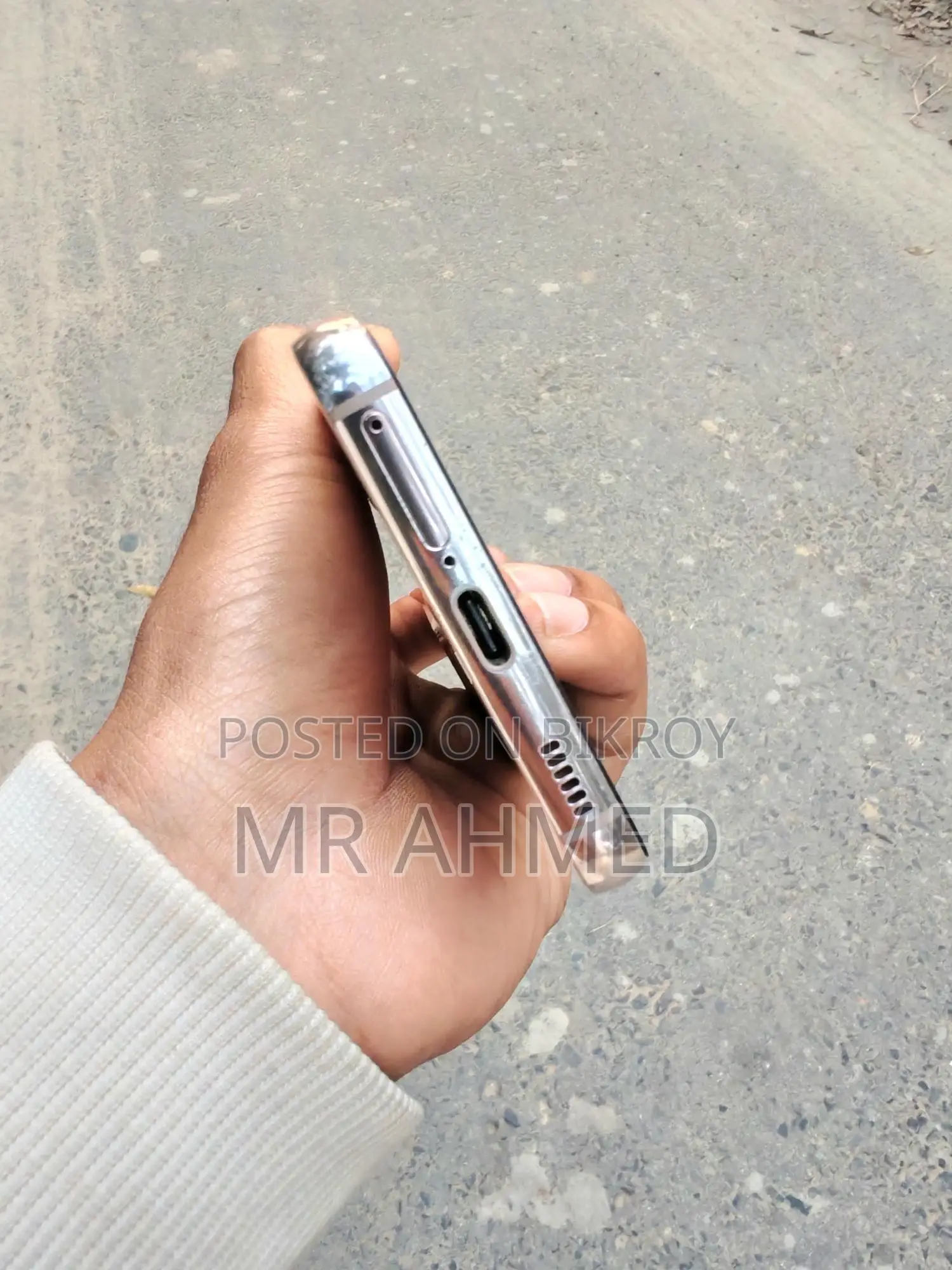 Samsung Galaxy S22 . (Used)