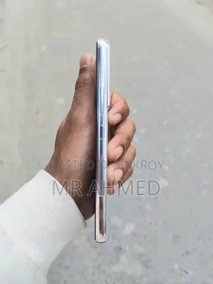 Samsung Galaxy S22 . (Used)