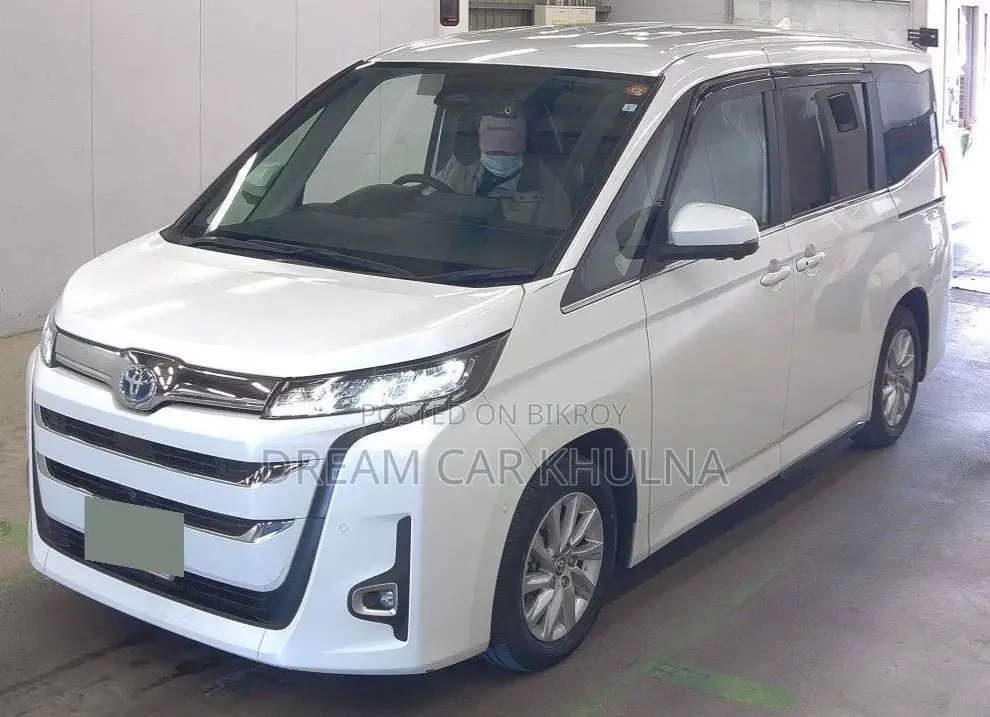 Toyota Noah Z Pkg Leg rest 2023