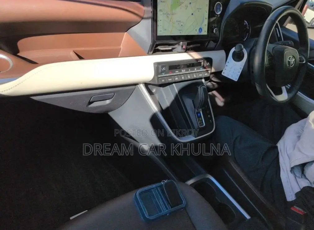 Toyota Noah Z Pkg Leg rest 2023