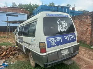 Toyota Hiace . 1996
