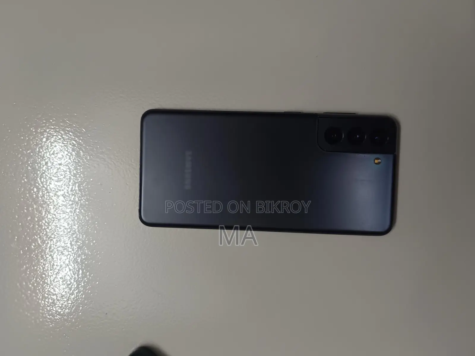 Samsung Galaxy S21 . (Used)
