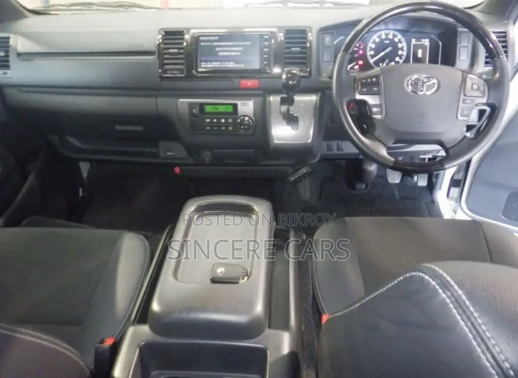 Toyota Hiace SUPER GL PUSH LED 4P 2022