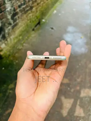 অ্যাপল আইফোন ৭ (ব্যবহৃত)