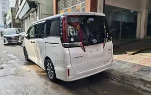 Toyota Esquire 2020